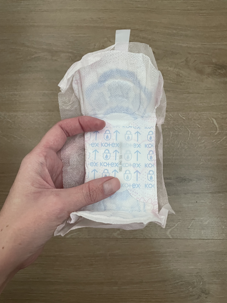 Engångs menstruationsdynor