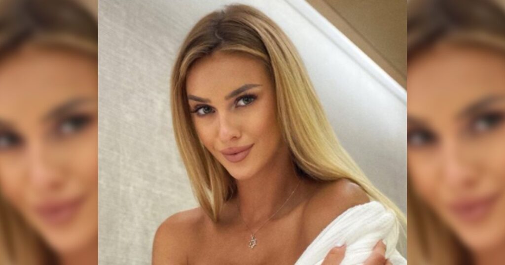 25 åriga Veronika trakasseras för att hon anses vara ”för sexig” - se bara när hon kastar av sig badrocken