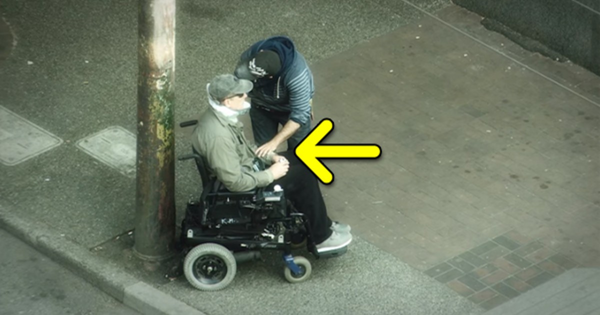 Handikappade människor hade blivit bestulna på gatan - se bara vad som händer när polisen gick under täckmantel