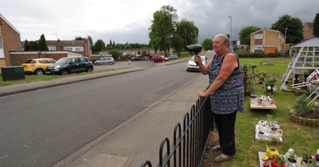 Hon tröttnade på alla fartdårar - se bara vilken fantastisk metod hon använder för att lösa problemet