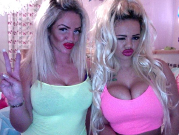 Mor och dotter har spenderat en förmögenhet på operationer - strippar för att finansiera ingreppen - bild 2